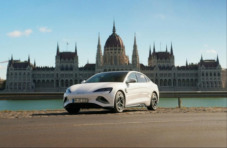 EU áp thuế tạm thời 38% đối với xe điện Trung Quốc