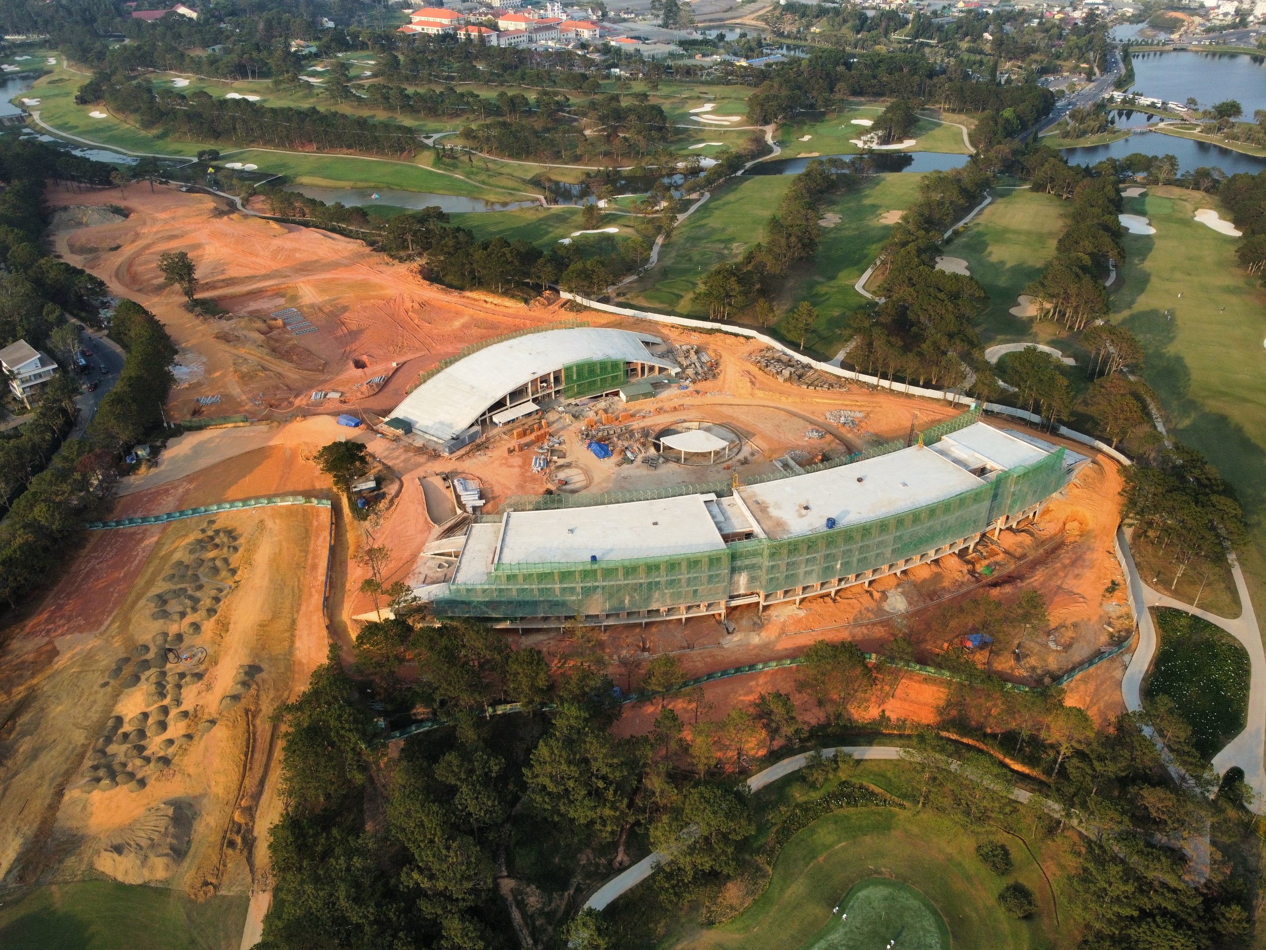 Lâm Đồng hủy văn bản đưa Sân Golf Đồi Cù vào rừng phòng hộ ở Đà Lạt