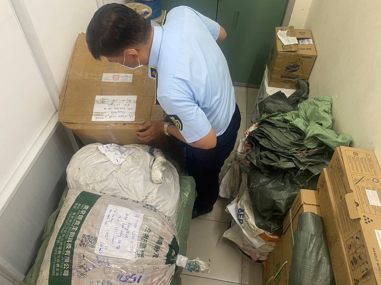 TPHCM Phát hiện hàng nghìn thiết bị vệ sinh không rõ nguồn gốc xuất xứ