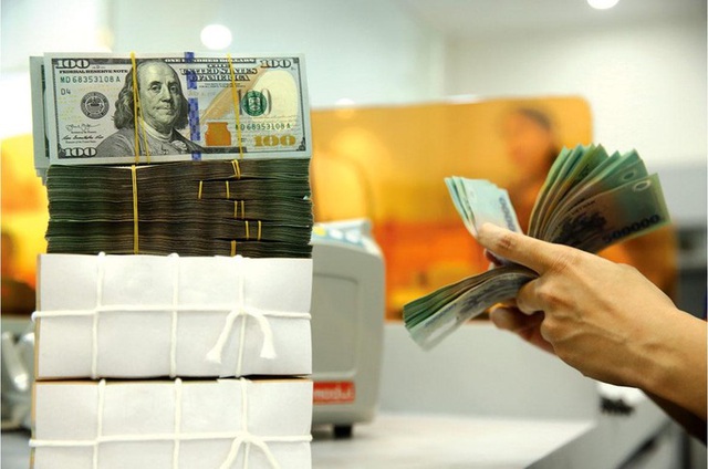 Tiếp tục bán ngoại tệ để ổn định tỷ giá là giải pháp tối ưu ở thời điểm hiện tại