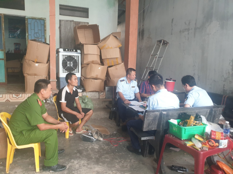 Hải Dương Chuyển Cơ quan điều tra vụ buôn bán 8.500 đôi dép giả nhãn hiệu CROCS