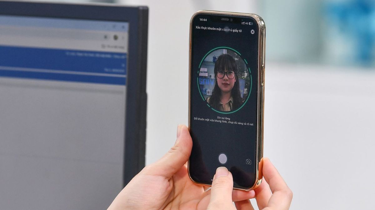 Từ tháng 12025, tài khoản ngân hàng chưa xác thực sinh trắc học không thể giao dịch online