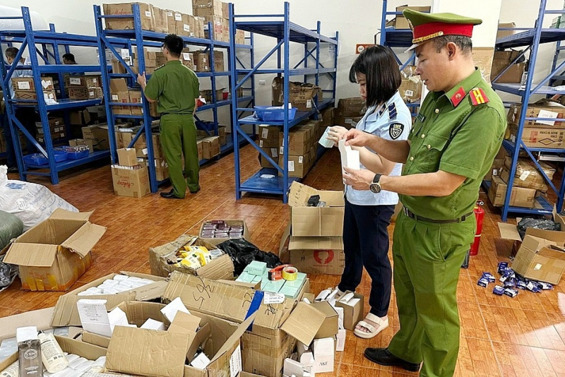 Mỹ phẩm rởm, in dập date mới hoành hành trên thị trường