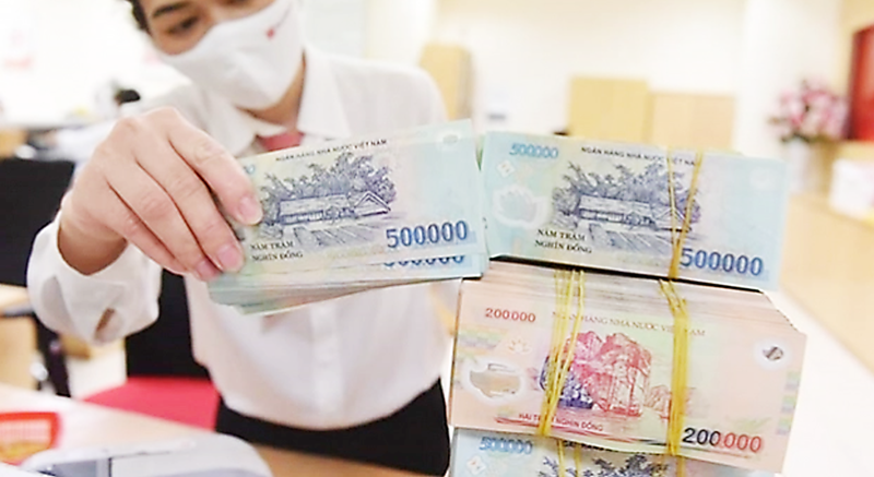 Bất chấp NHNN bơm hàng trăm nghìn tỷ, lãi suất vẫn tăng trên cả hai thị trường