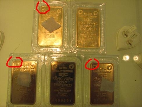 Người dân lo lắng vì SJC ngừng mua vàng miếng móp méo, chuyên gia nói gì