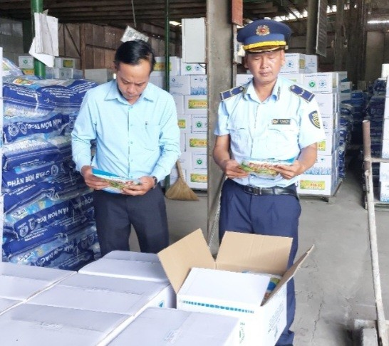 Một doanh nghiệp tại Tiền Giang bị xử phạt vì sản xuất phân bón giả