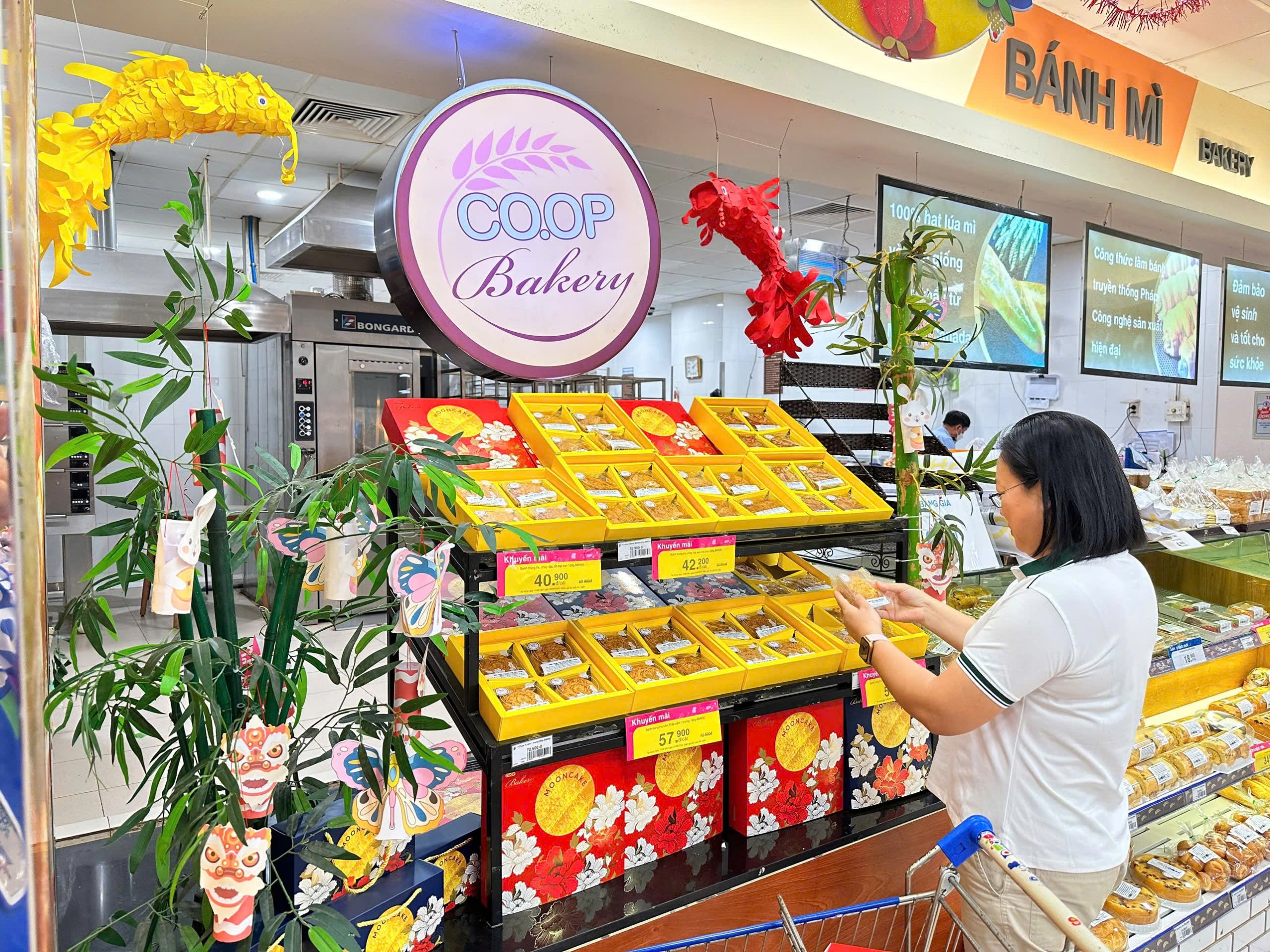 Co.opmart, Co.opxtra bán bánh trung thu Việt, phân khúc đa dạng