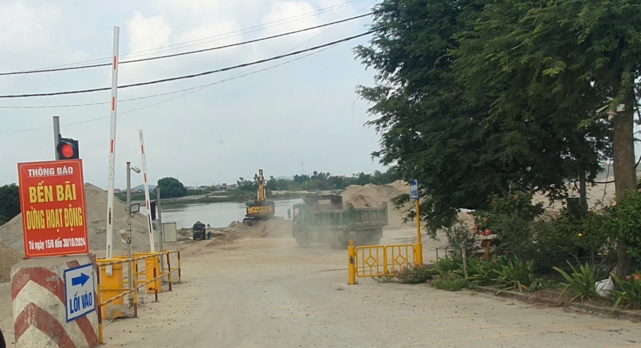 Nam Sách (Hải Dương) Phớt lờ lệnh cấm của chính quyền, nhiều bến bãi VLXD ngang nhiên hoạt động