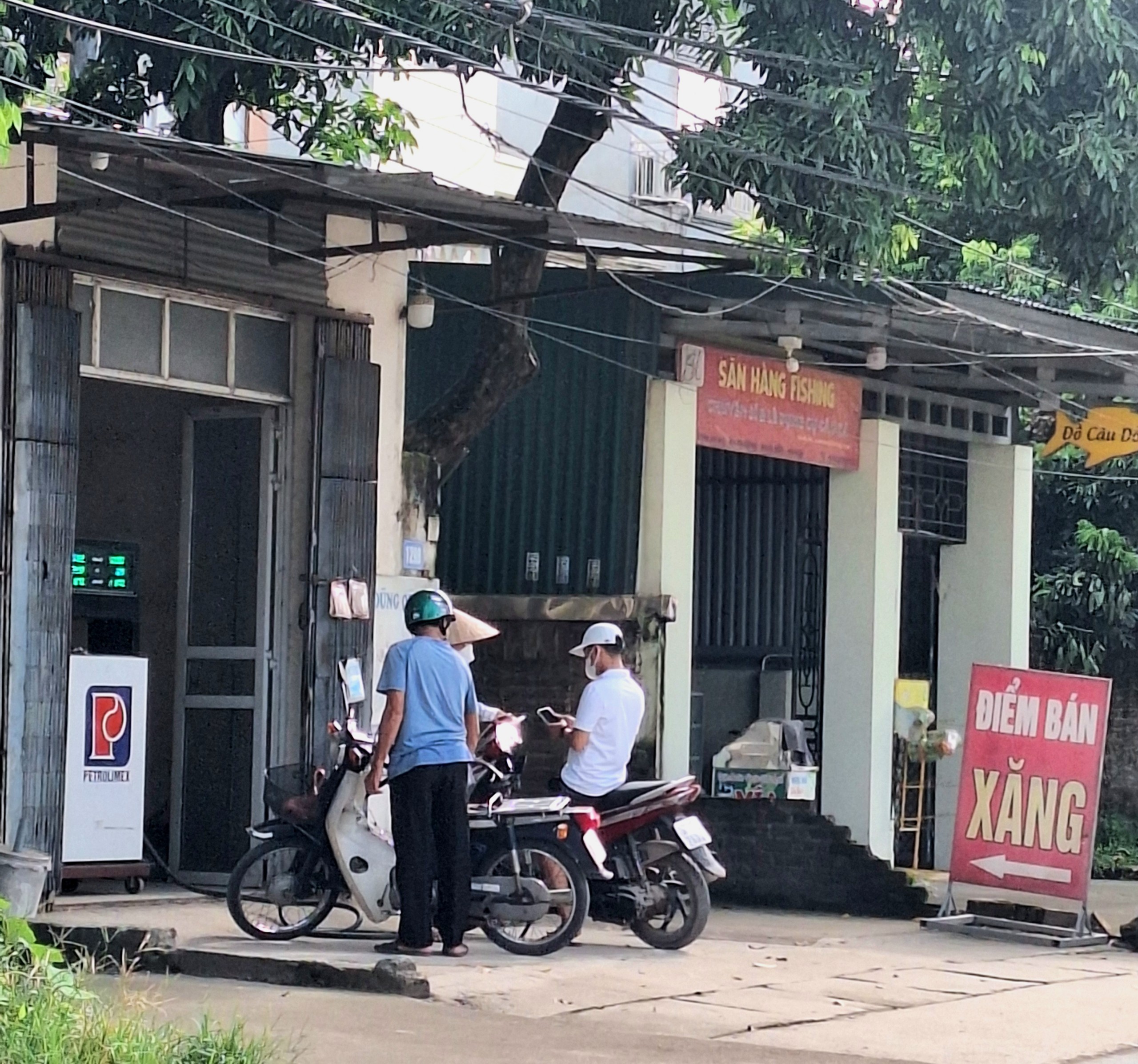 Hoài Đức (Hà Nội) Cần xử lý dứt điểm các cửa hàng bán lẻ xăng dầu không phép