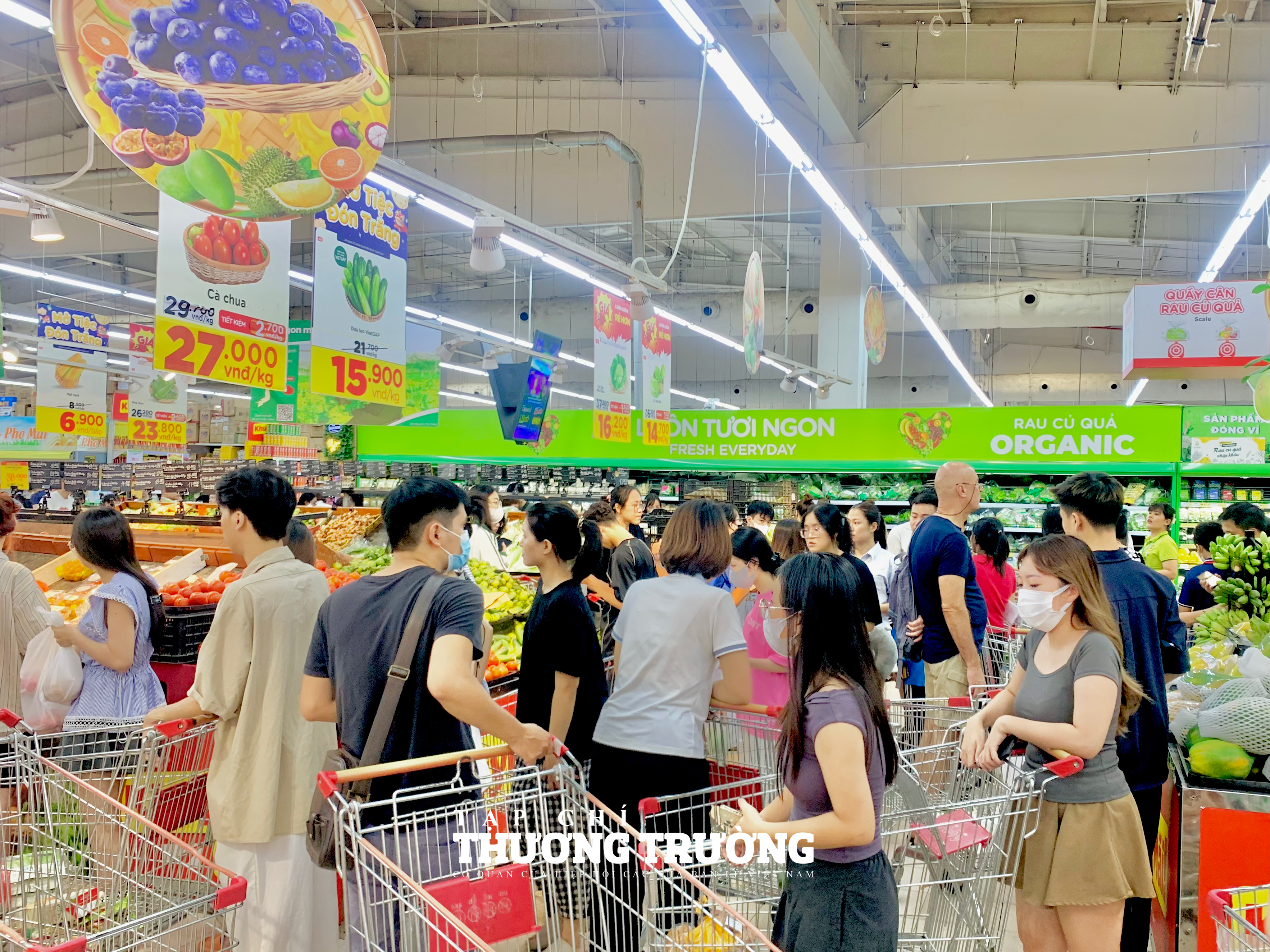 Hà Nội Người dân đổ xô đi mua thực phẩm tích trữ trước “siêu bão”