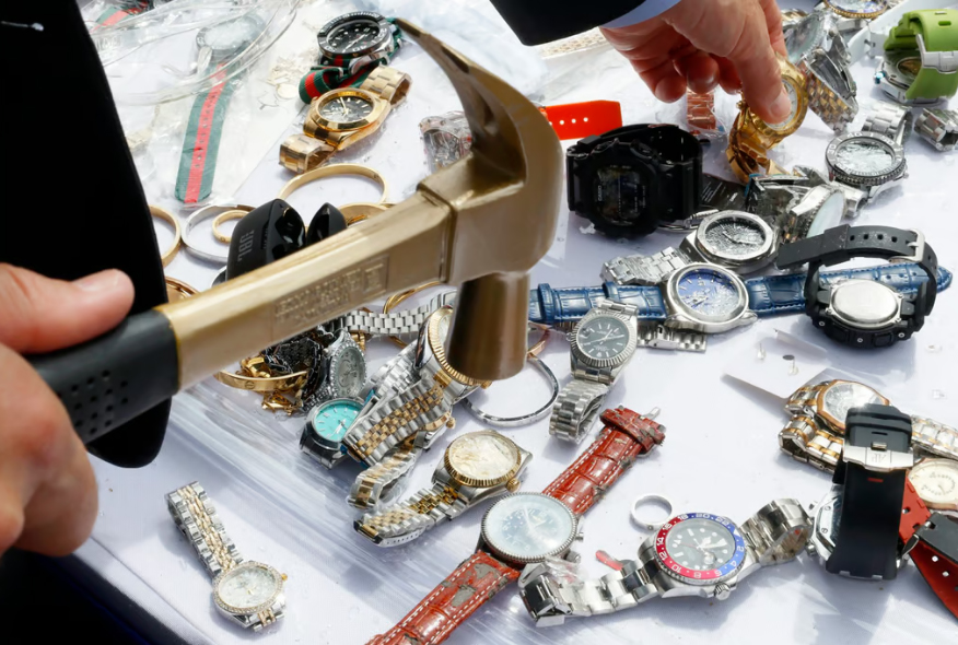 Vật lộn để tồn tại giữa làn sóng hàng nhập khẩu giá rẻ từ Trung Quốc