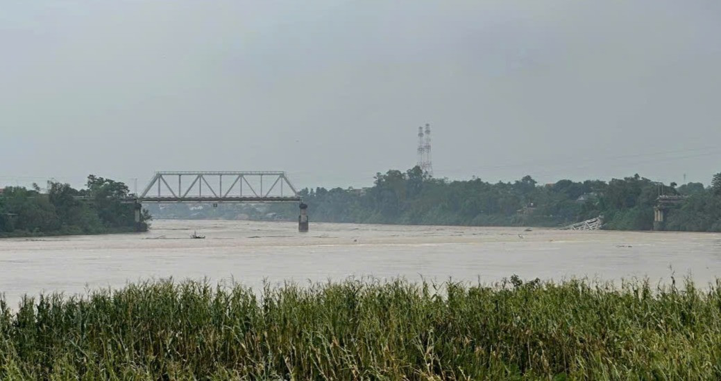 Phú Thọ Sập cầu Phong Châu