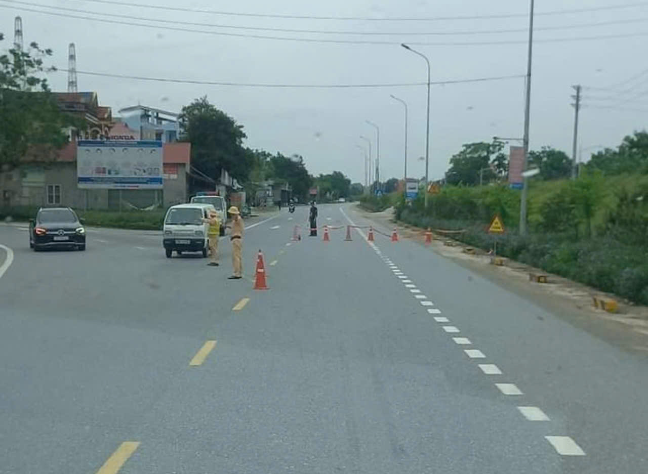 Phú Thọ Phân luồng giao thông do cầu Phong Châu nối Tam Nông và Lâm Thao bị sập