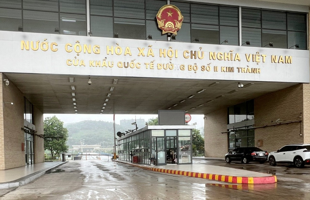 Tạm dừng hoạt động xuất nhập khẩu hàng hóa qua Lào Cai