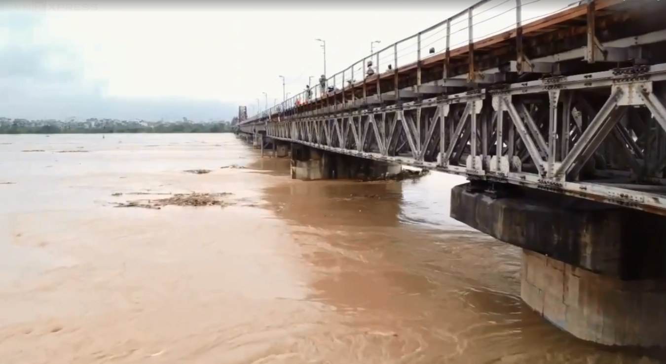 Vượt báo động 2, lũ sông Hồng tại Hà Nội có thể đạt đỉnh vào hôm nay