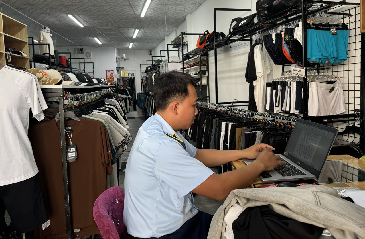 Vĩnh Long Xử phạt một hộ kinh doanh hàng hóa giả mạo nhãn hiệu trên mạng xã hội