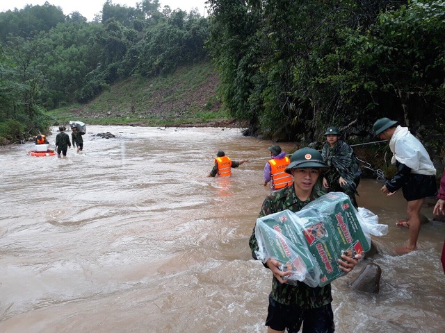 Nhiều trường đại học hỗ trợ tài chính sinh viên vùng bão lũ