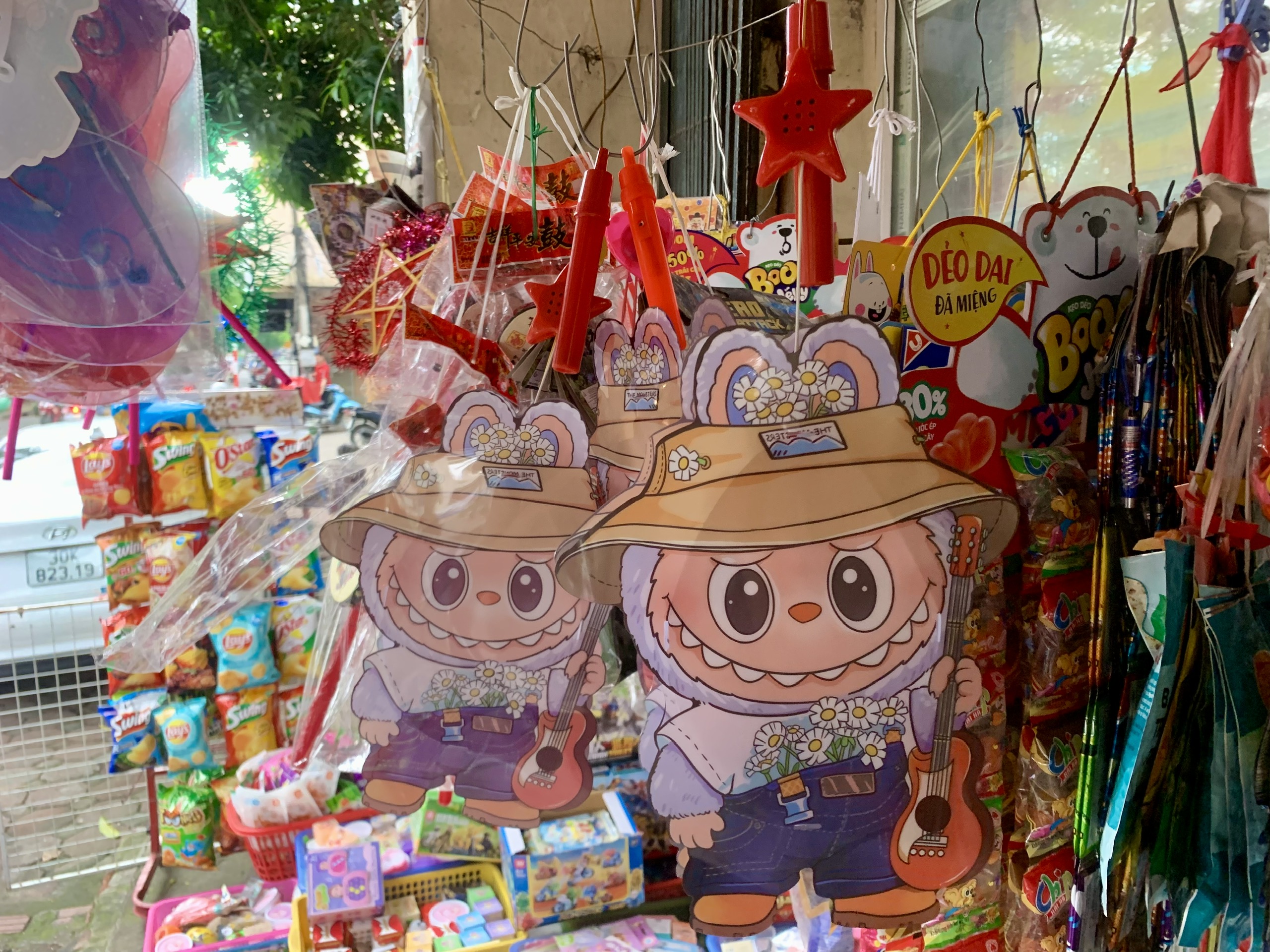 Thị trường đồ chơi Trung thu Đa dạng mẫu mã, sản phẩm bình dân được ưa chuộng