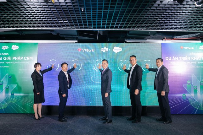 VPBank hợp tác FPT IS triển khai Salesforce CRM, nhằm tối ưu hóa quy trình phục vụ khách hàng theo phân khúc và nâng cao trải nghiệm khách hàng