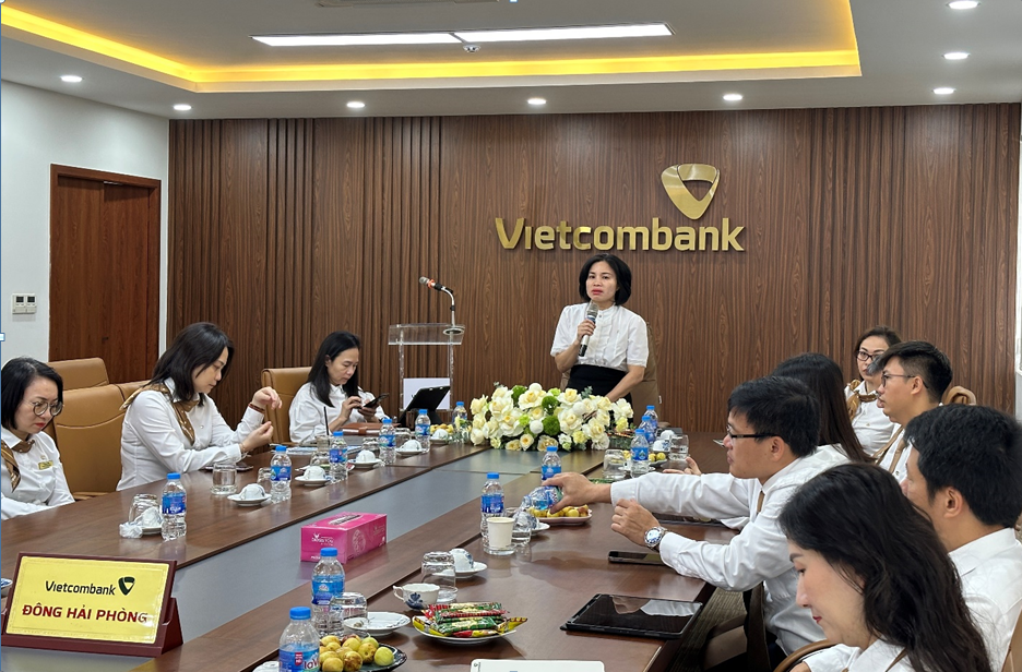Học tập và làm theo tư tưởng, đạo đức, phong cách Hồ Chí Minh trong công tác triển khai Văn hóa doanh nghiệp tại Ngân hàng TMCP Ngoại thương Việt Nam