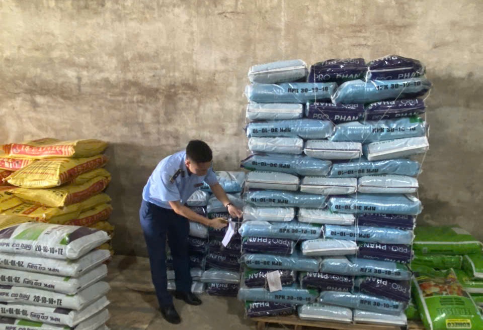 Lâm Đồng Khởi tố 2 bị can sản xuất, buôn bán phân bón giả