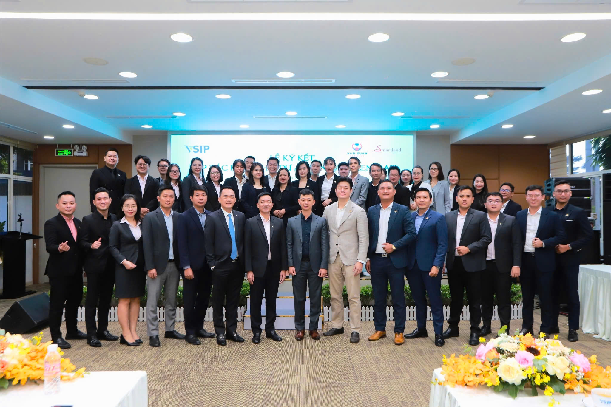 VSIP ký kết hợp tác với đại lý phân phối chiến lược Vạn Xuân Service và Smartland.