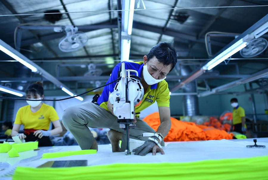 Lãi suất cho vay giảm, doanh nghiệp vẫn chưa mặn mà với vốn