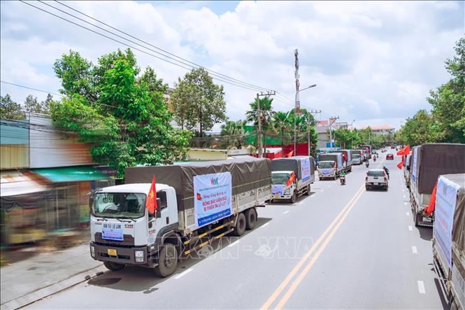 Dừng miễn phí cho xe chở hàng cứu trợ qua trạm thu phí từ 1310