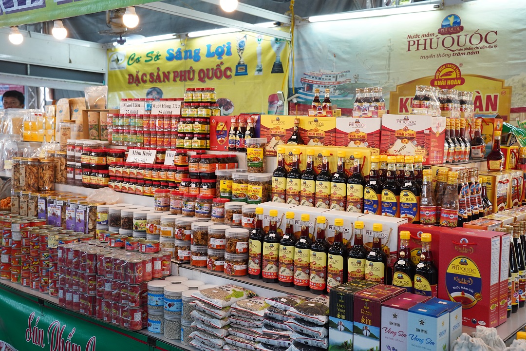 Khai mạc Hội chợ triển lãm sản phẩm nông nghiệp tiêu biểu sản phẩm OCOP lần 2 năm 2024