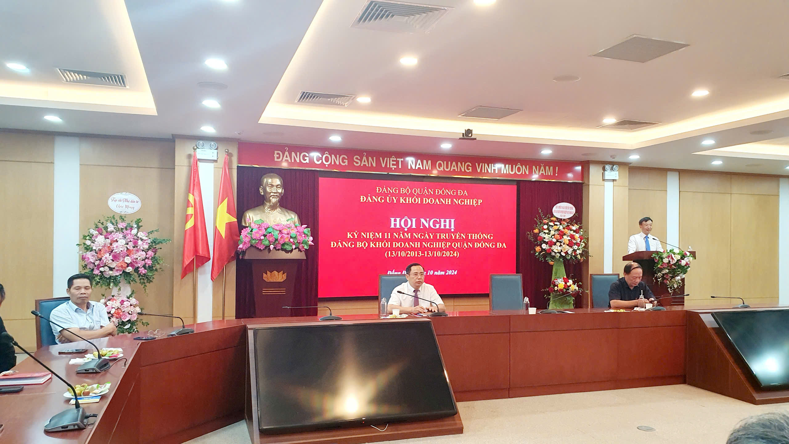 Đảng uỷ Khối Doanh nghiệp quận Đống Đa gặp mặt doanh nhân và Tọa đàm hỗ trợ pháp lý cho doanh nghiệp