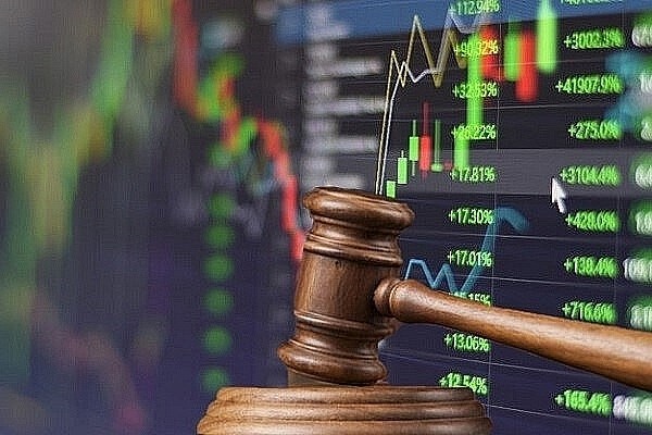 Mua chui cổ phiếu SHG, một nhà đầu tư bị phạt nặng