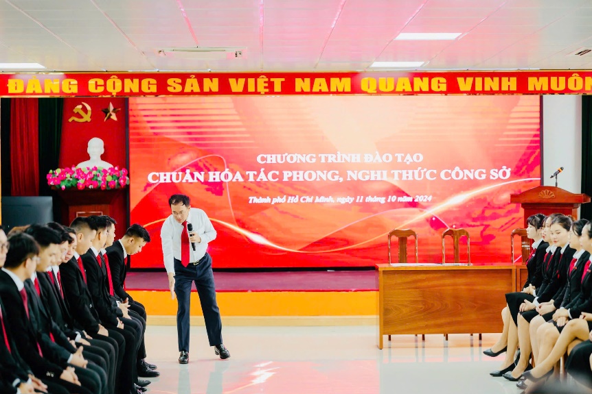 Agribank tiến đến chuẩn hóa tác phong, nghi thức công sở