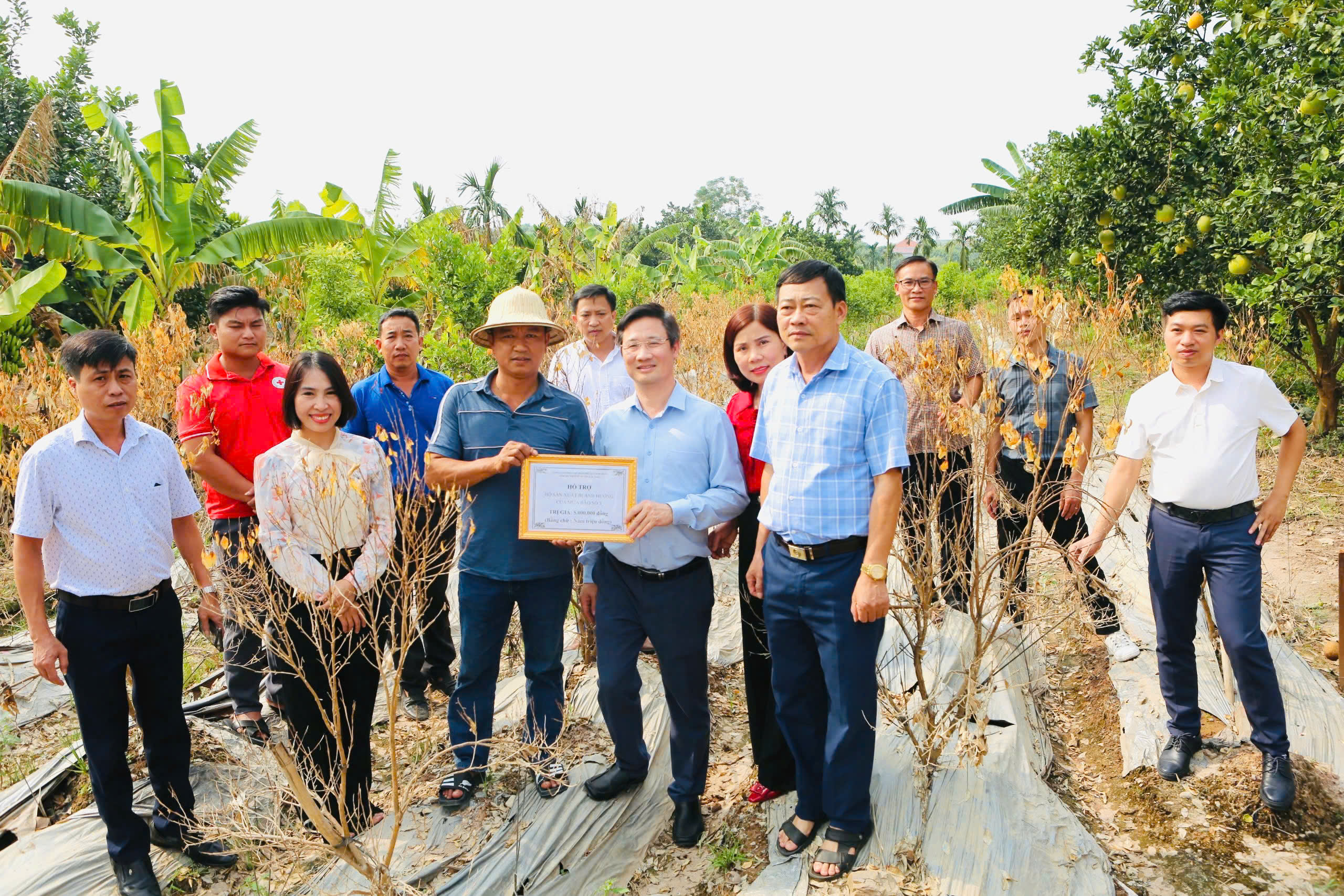 Tập đoàn Phú Thái Holdings dành tặng 100 triệu đồng hỗ trợ cho các hộ ảnh hưởng mưa lũ tại Ứng Hòa