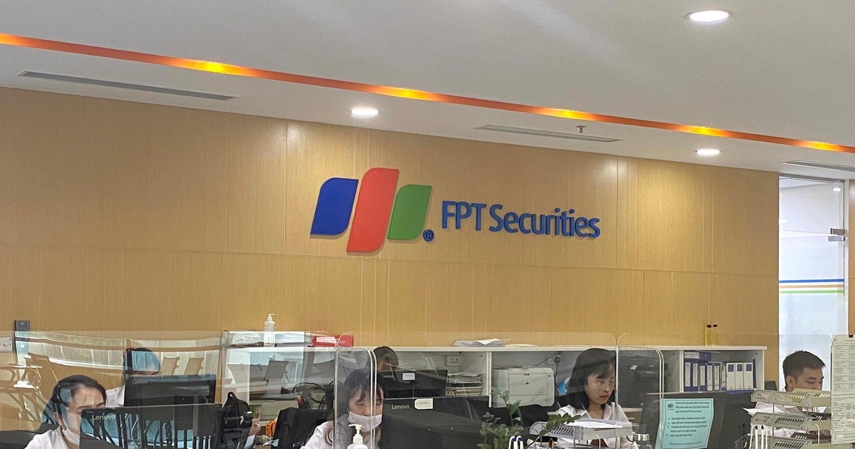 Chứng khoán FPT nhận án phạt nặng từ UBCKN