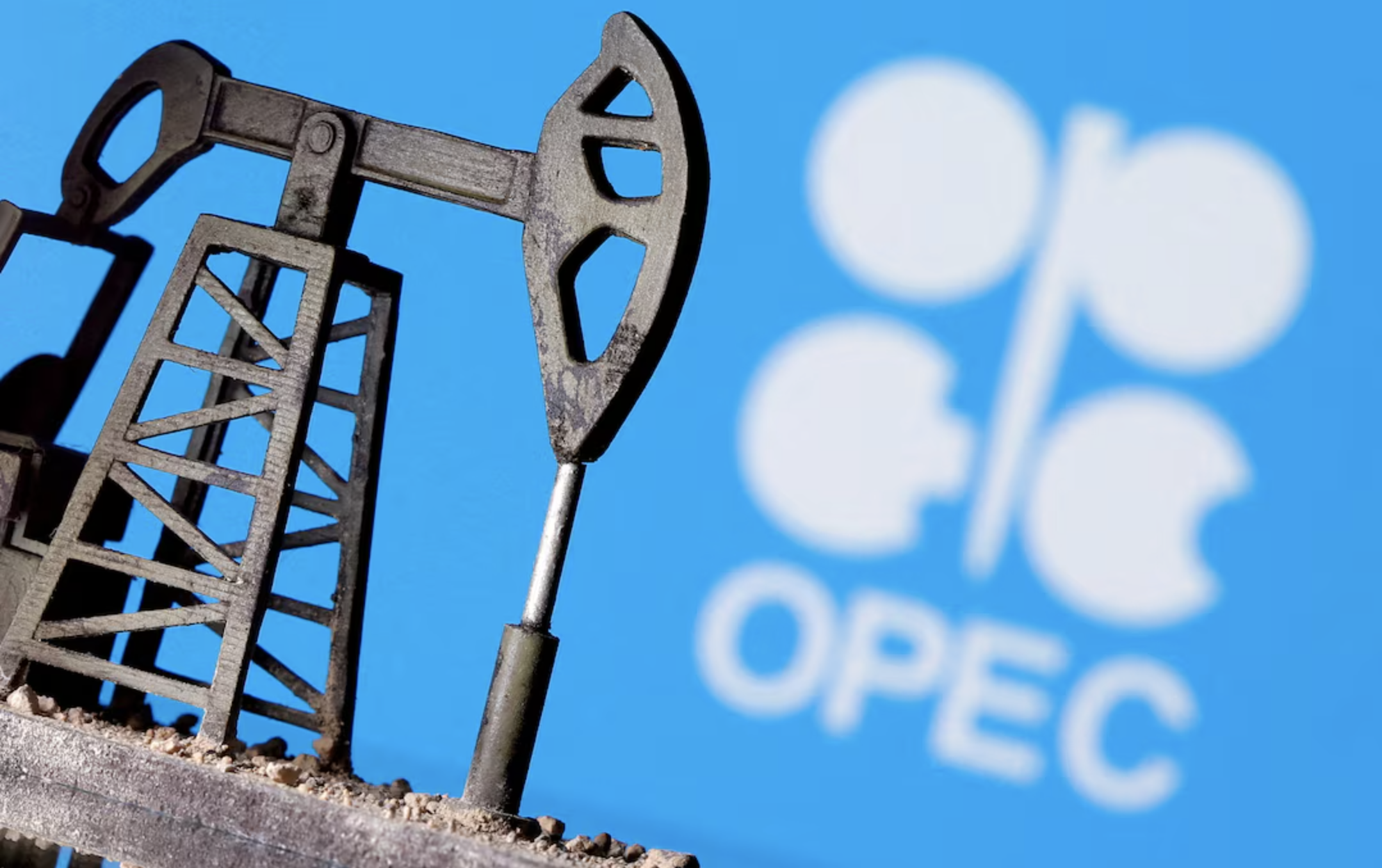 OPEC+ hạ dự báo nhu cầu dầu toàn cầu