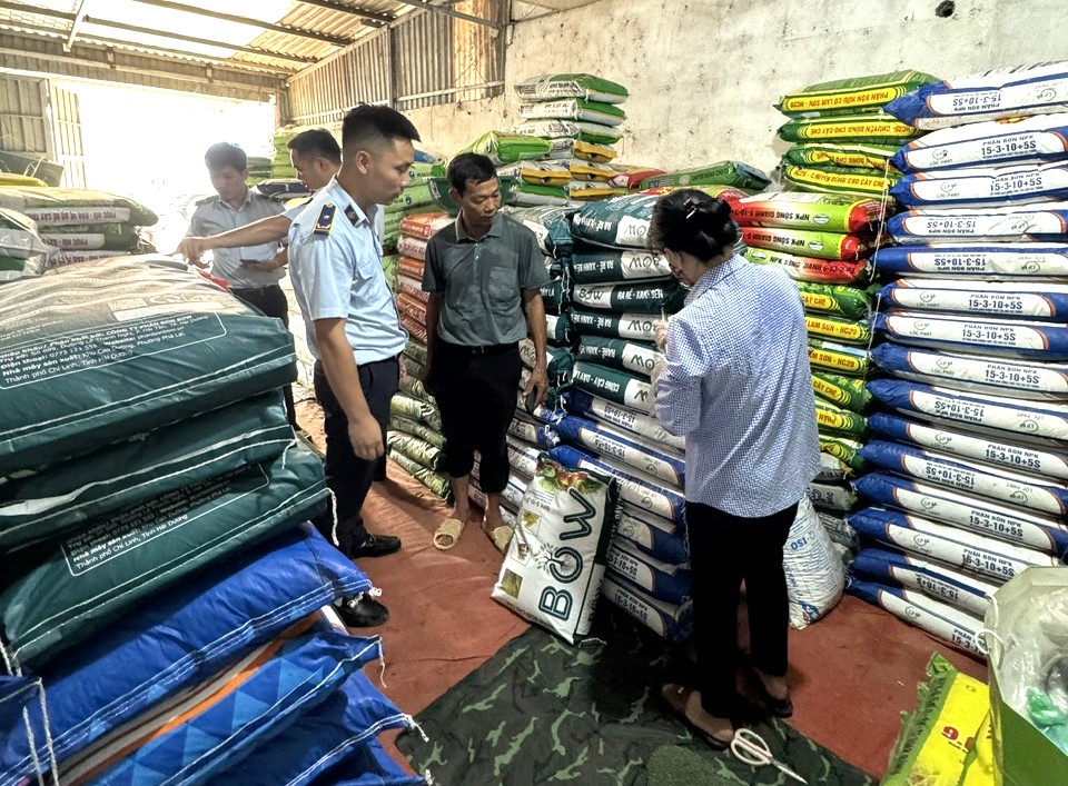 Thái Nguyên Phát hiện 2 tấn phân bón có chất lượng không phù hợp quy chuẩn kỹ thuật tương ứng