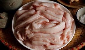 Giá thịt heo hôm nay 2210 Mỡ heo giữ mức 69.000 đồngkg