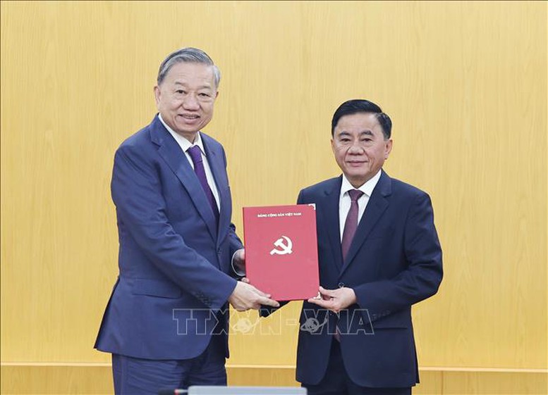 Bộ Chính trị phân công đồng chí Trần Cẩm Tú giữ chức Thường trực Ban Bí thư