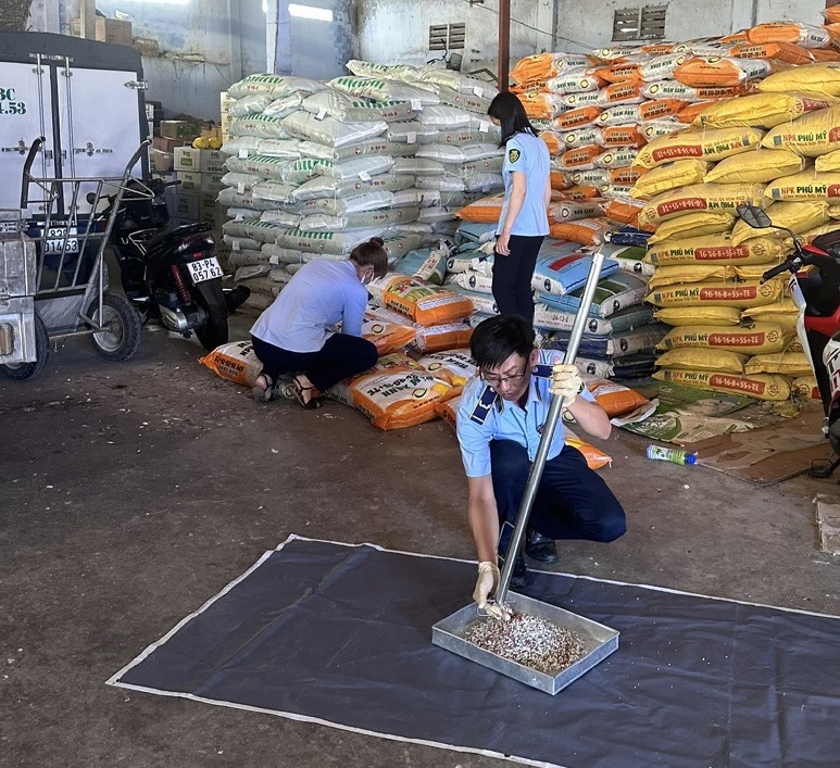 Sóc Trăng Tăng cường kiểm tra cơ sở kinh doanh mặt hàng phân bón