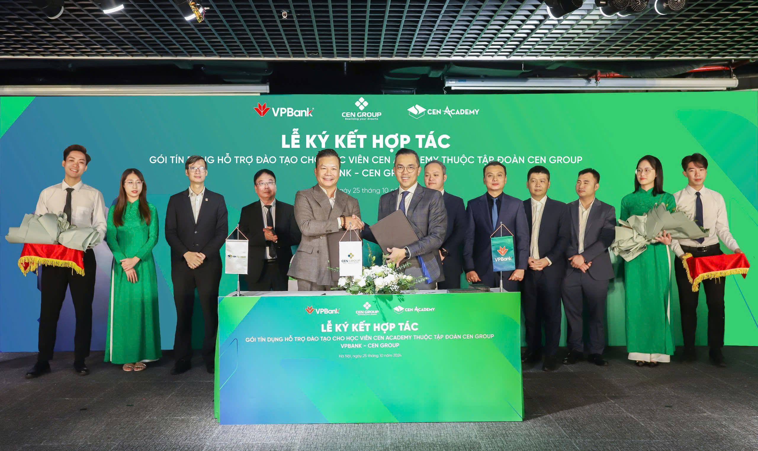 VPBank  Cen Academy (Cen Group) kí kết hợp tác hỗ trợ tín dụng đào tạo cho các học viên
