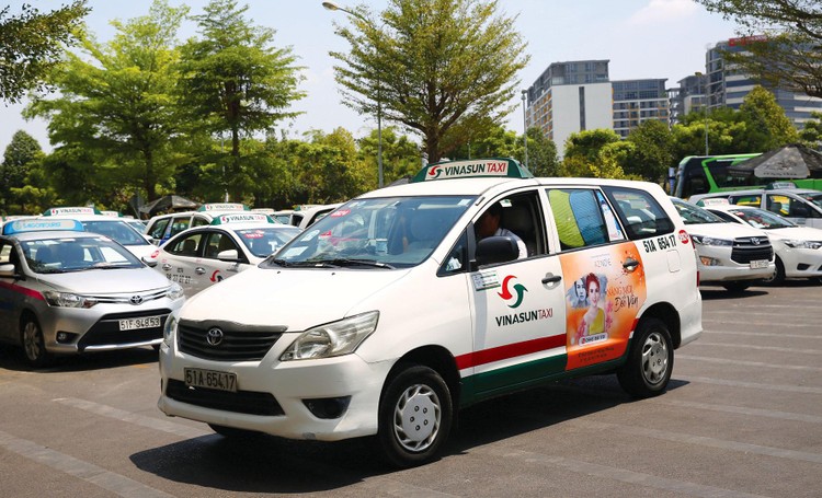 Lợi nhuận taxi Vinasun tiếp tục suy giảm, cổ đông Singapore tiếp tục rút vốn