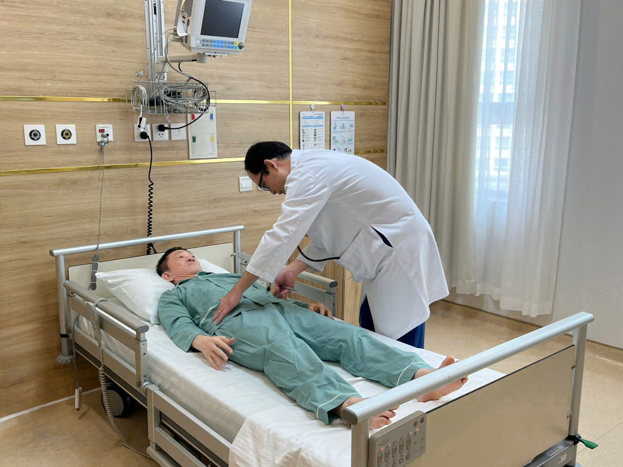 Kỳ tích phục hồi ngoạn mục của bệnh nhân 60 tuổi liệt tứ chi, từng sống nhờ máy thở