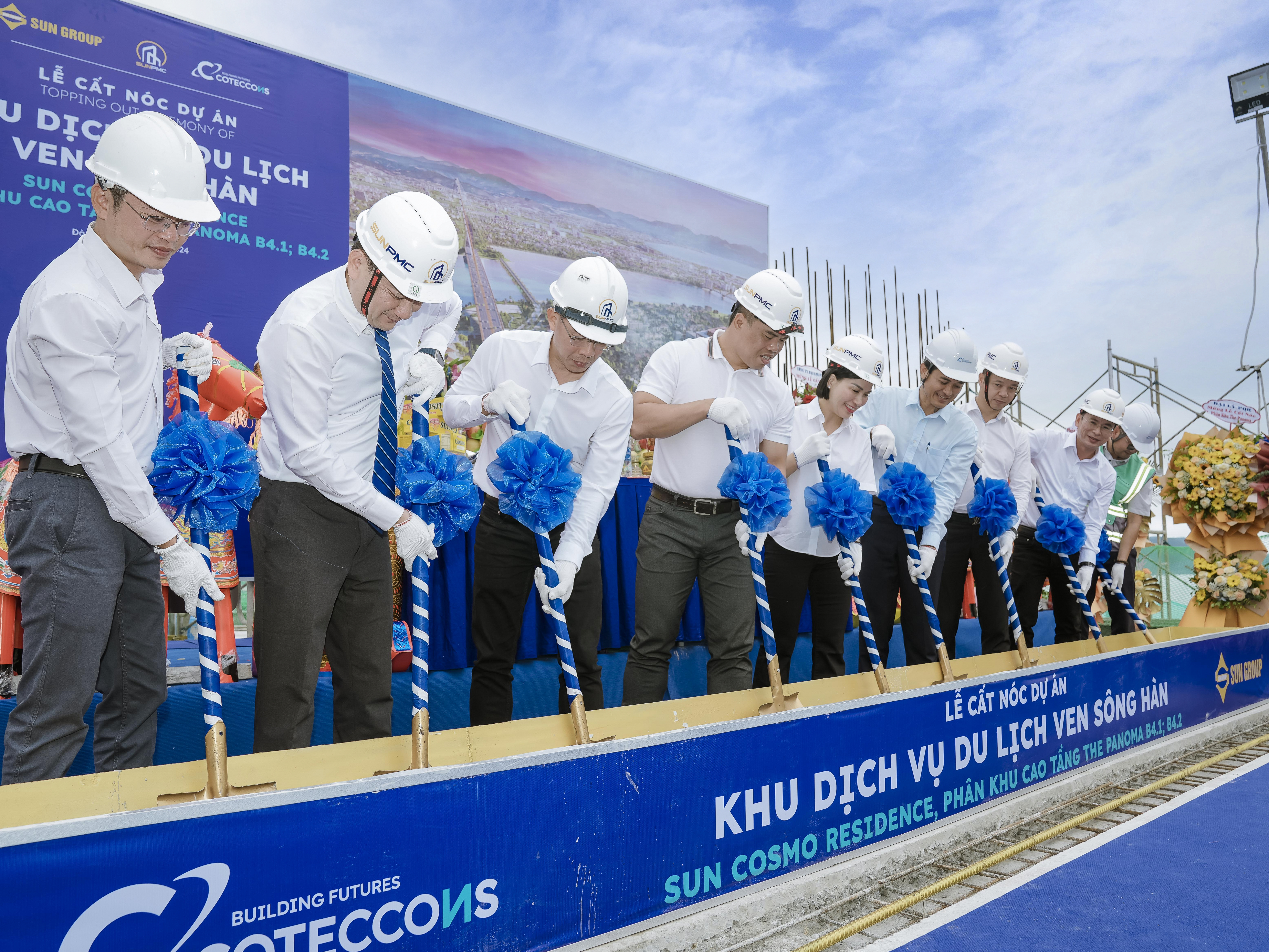 Thi công thần tốc, hai tòa tháp The Panoma ven sông Hàn, Đà Nẵng chính thức cất nóc