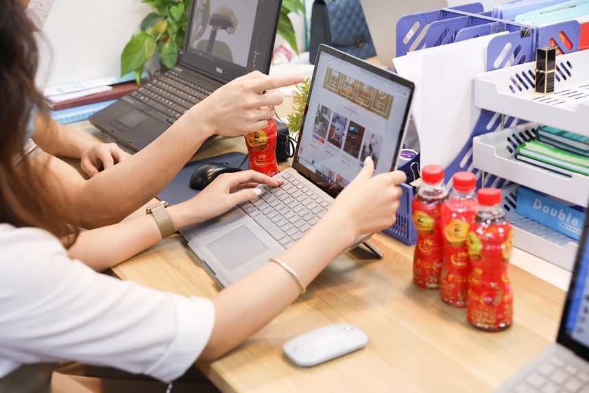 Gen Z “ôm” việc để gia tăng thu nhập Làm gì khi liên tục nóng trong người do thức đêm, thiếu ngủ