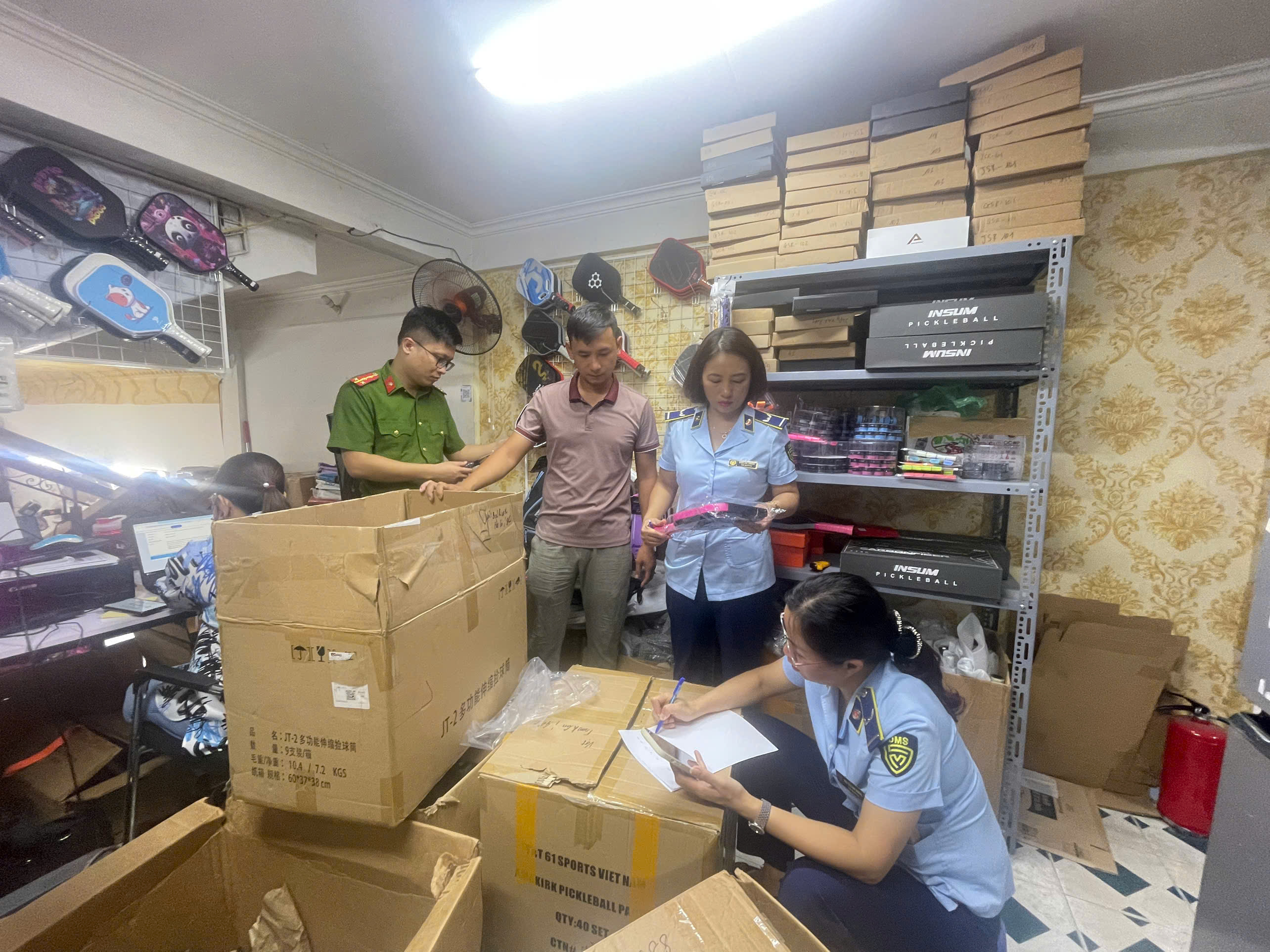Quảng Ninh Thu giữ hàng nghìn chiếc vợt Pickleball nhập lậu