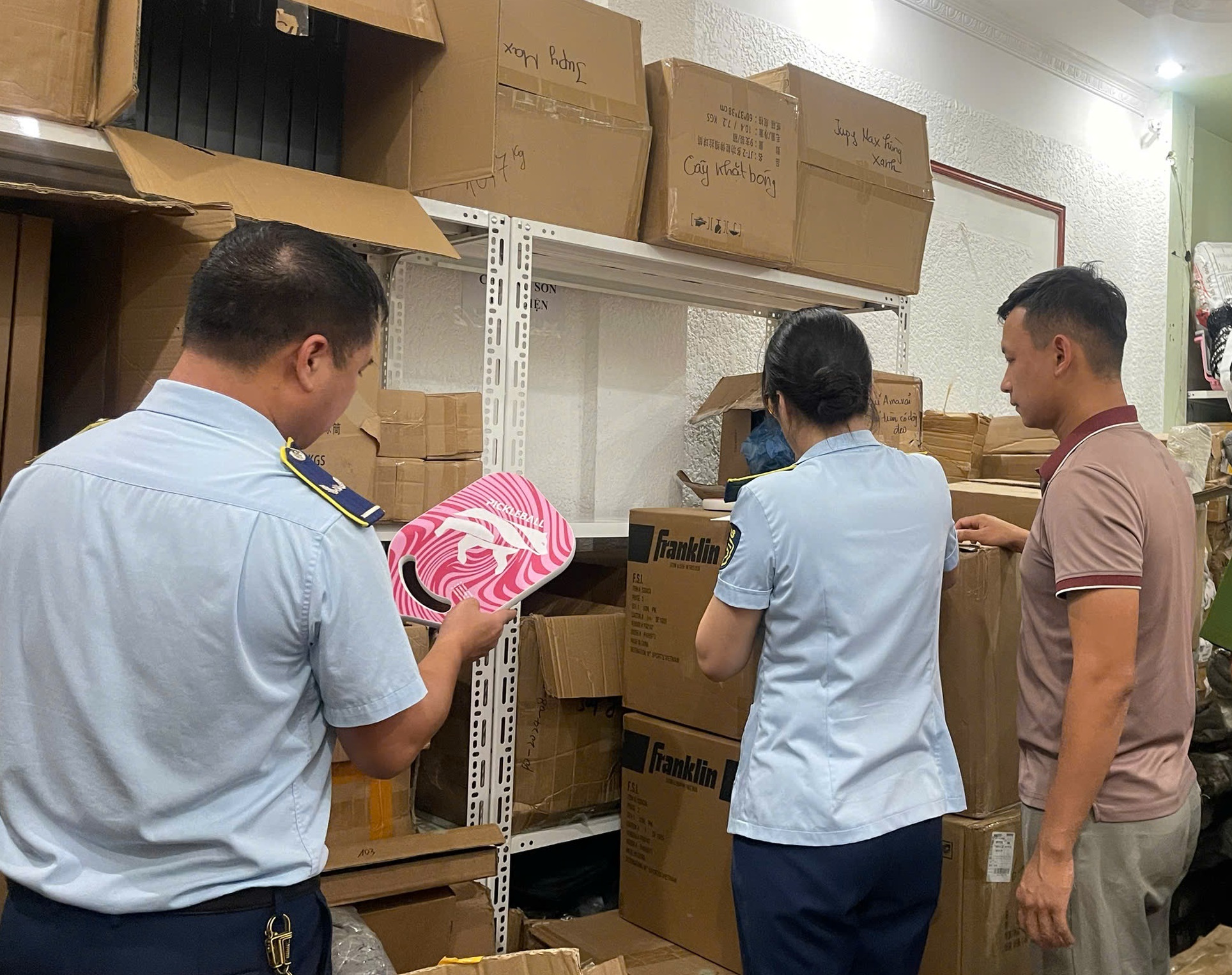 Quảng Ninh Tạm giữ hàng nghìn chiếc vợt, bóng Pickleball nhập lậu