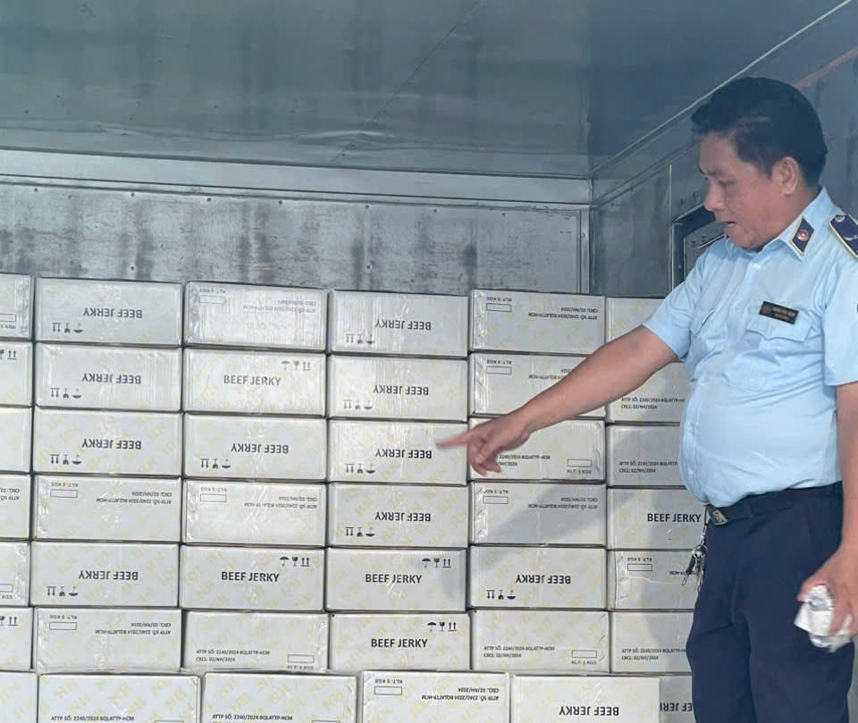 TPHCM Phát hiện, tạm giữ hơn 1 tấn khô bò không rõ nguồn gốc, xuất xứ chào bán trên mạng xã hội