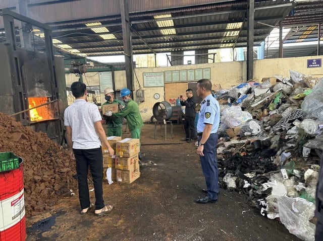 Quyết liệt truy quét hàng giả cận Tết