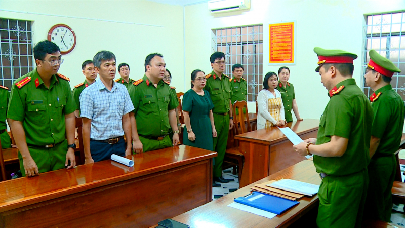 Thực hiện hành vi thông thầu, 2 giám đốc doanh nghiệp và 2 cán bộ bị bắt