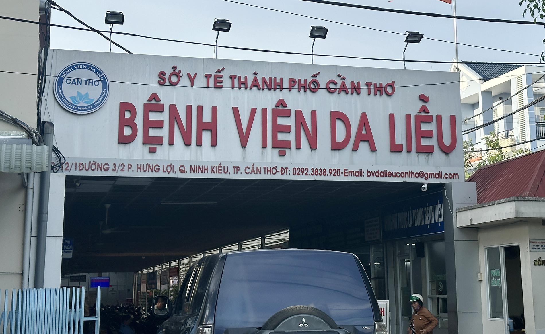 Yêu cầu dừng tiêm mỹ phẩm được chỉ định thoa qua da tại Bệnh viện da liễu TP Cần Thơ